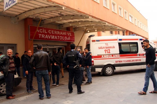 Batman'da bıçaklı ve sopalı grup okulu bastı: 10 yaralı