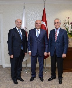 Bakan Elikaş, Deik Başkanı Vardan'ı Kabul Etti