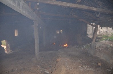 Bilecik'te Depo Olarak Kullanılan Metruk Binada Yangın