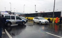 CEVIZLIBAĞ - Cevizlibağ Metrobüs Durağı Yanında Kaza Açıklaması 1 Yaralı