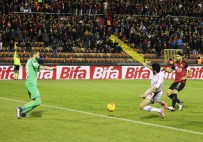 EMRE GÜNGÖR - Es-Es Sonunda Güldü