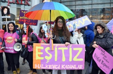 Eskişehir'de Kadınlar Özgürlük İçin Yürüdü