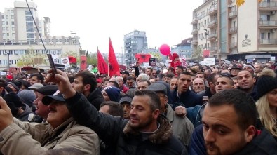 Kosova'da İhtilaflı Brüksel Anlaşmaları Protesto Edildi