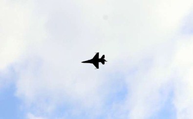Rus Savaş Uçakları Bombalamaya Devam Ediyır