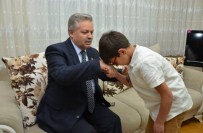 SÜLEYMAN KAHRAMAN - Vali Süleyman Kahraman'dan Tedavi Olan Küçük Abdullah'a Ziyaret