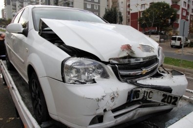 Otomobil Beton Mikseri İle Çarpıştı Açıklaması 3 Yaralı