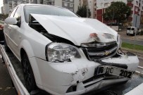 Otomobil Beton Mikseri İle Çarpıştı Açıklaması 3 Yaralı