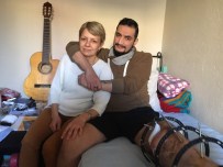 Genç Müzisyen Ameliyat Olamazsa Bacağını Kaybedecek