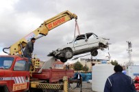 Toprak Yığınına Çarptı Açıklaması 2 Ölü, 3 Ölü