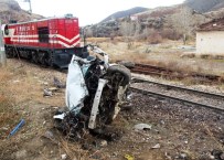 YÜK TRENİ - Yük Treni Otomobile Çarptı Açıklaması 1 Yaralı