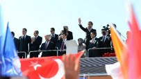 Başbakan Davutoğlu Atatürk Havalimanı'nda Coşkuyla Karşılandı