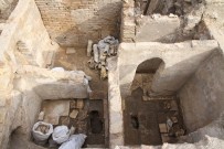 TARİHİ ESER KAÇAKÇILIĞI - IŞİD'in Suriye'de 600 yıllık manastırı yıkması