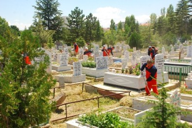 Konya'nın 31 İlçesinde Bakımsız Mezarlık Kalmadı