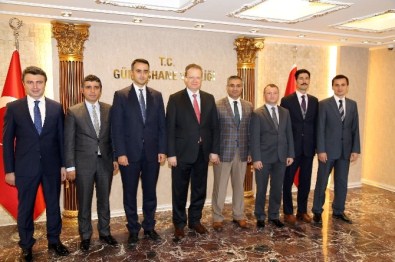 Vali Yavuz'dan Vali Yardımcıları Ve Kaymakamlara Başarı Belgesi