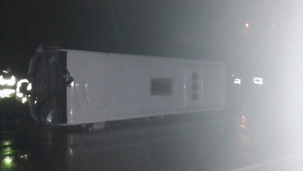 Zonguldak'ta tur otobüsü devrildi