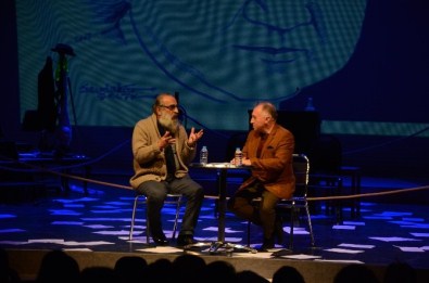 'Düdükçülerle Fırçacıların Savaşı' Bakırköy'de Sahnelendi