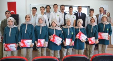 Gemlikli Öğrencilere Tablet Dağıtıldı