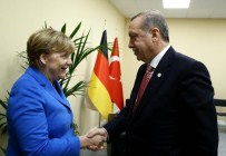 Merkel İle Görüştü