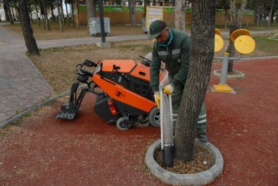 Parklara Çevre Dostu Temizlik Aracı