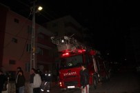 Yangında Mahsur Kalanları İtfaiye Ekipleri Kurtardı