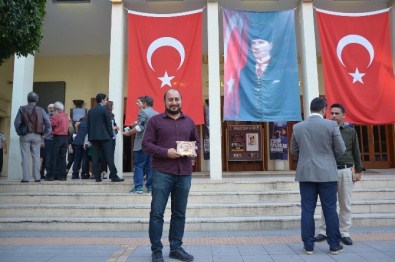 15. Direklerarası Seyircisi Tiyatro Emek Ödülü Sandalcı Ve Tekkanat'a Verildi