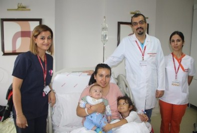 Bebekten Anneye 'Taş' Hediyesi