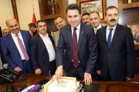 EYÜP EROĞLU - Genç Başkana Yaş Günü Sürprizi