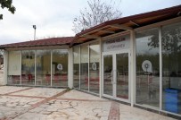 Kütüphanede tiyatro var