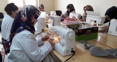 Esmek, Sektörlere Ara Eleman Yetiştiriyor