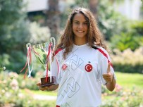 İzmirli İpek Avrupa Şampiyonu Oldu