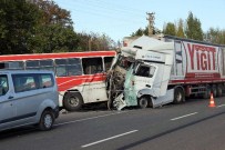 Kayseri'de Trafik Kazası Açıklaması 2 Ölü, 12 Yaralı