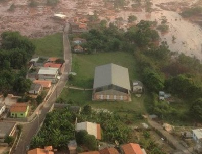 Brezilya'da baraj göçtü