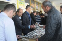 ULU CAMİİ - Çelikhan İlçesinde Bin 500 Kişilik Aşure Dağıtıldı