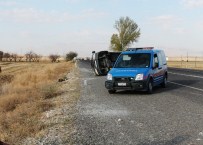 DEĞIRMENLI - Niğde'de Minibüs Kaza Yaptı Açıklaması 9 Yaralı