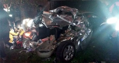 Otomobil Tenekeye Döndü Açıklaması 1 Ölü 2 Yaralı!