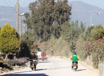 KAYAKÖY - Büyükşehir Sathi Kaplama Hamlesini Karadoğan'da Sürdürdü