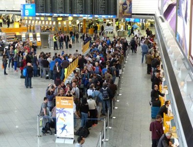 Lufthansa'da Grev Yine Uzadı