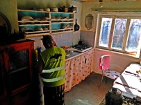 EV TEMİZLİĞİ - Seyitgazi Belediyesi'nden İhtiyaç Sahiplerine Şefkat Eli