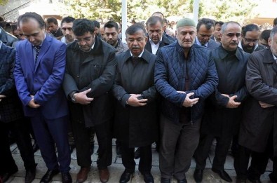 TBMM Başkanı İsmet Yılmaz Sivas'ta Cenaze Törenine Katıldı