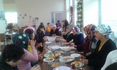AK Partili Kadınlar Bu Defa Zafer Günü Düzenledi