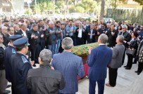 KAMİL OKYAY SINDIR - CHP'li Meclis Üyesi Toprağa Verildi