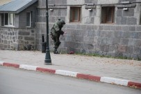 ŞÜPHELİ ÇANTA - Kars Emniyet Müdürlüğü Önündeki Şüpheli Çanta Patlatıldı