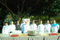 AŞURE GÜNÜ - Manavgat Aşçılar Derneği 3 Bin Kişiye Aşure Dağıttı