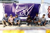 G-20 Afişleri Suriyeli İşçilerden