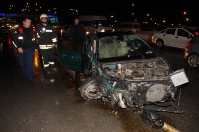 Samsun'da Trafik Kazası Açıklaması 2 Yaralı