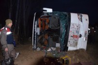 Yolcu Otobüsü Şarampole Devrildi Açıklaması 1 Ölü, 40 Yaralı
