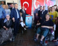 YÜZME KURSU - Bayraklı'da Engelli Vatandaşlar Unutulmuyor