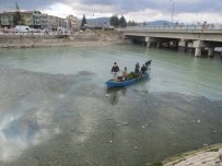 BEYŞEHIR GÖLÜ - Beyşehir Gölü'nde Balıkçı Tekneleriyle Katı Atık Temizliği