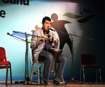 Görme Engelli Bilal Göregen Engelliler İçin Sahne Aldı