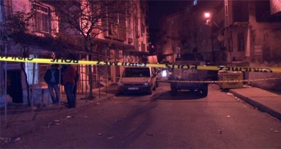 Kıraathane Önünde Ses Bombası Paniği!